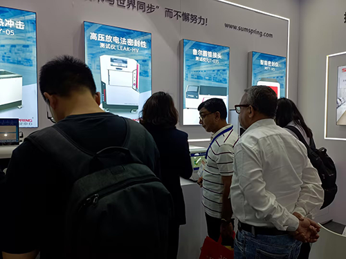 向客戶介紹產品